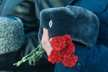 Честь и слава героям!
